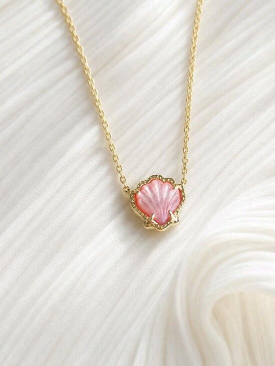 Kendra Scott Jewelry - Kendra Scott Brynne Gold Shell Pendant Necklace